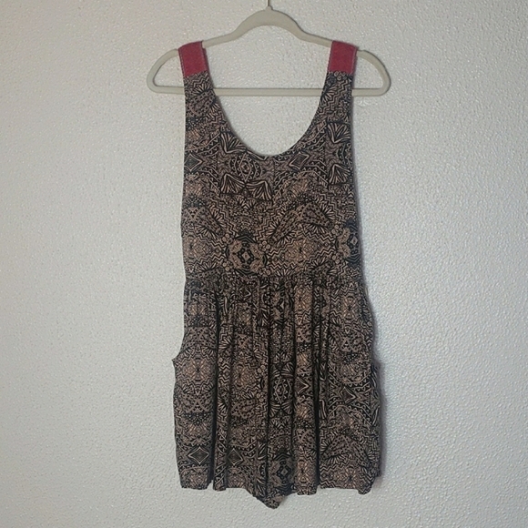 NWT Billabong Long Weekends Romper Tribal Black Cream Crochet Straps Pockets M - Picture 4 of 16